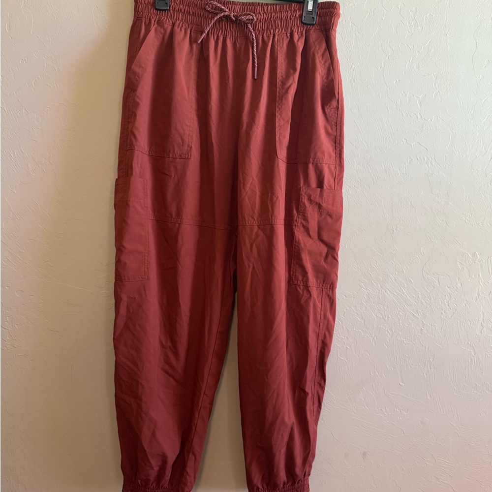 Old Navy clay colored cargo joggers